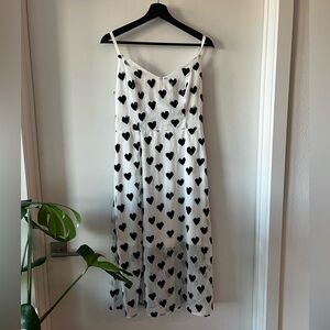 Chic Heart Patterned White and Black Dress